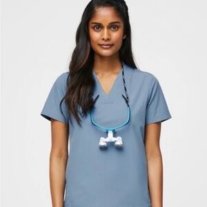 Limited edition Figs Women's Cool blue FREEx Oran Slim scrub top- small